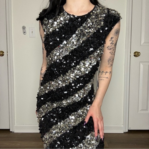 Alice and olivia sequin striped gown nwt small black and silver - Picture 4 of 6